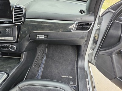 image 4 of interior