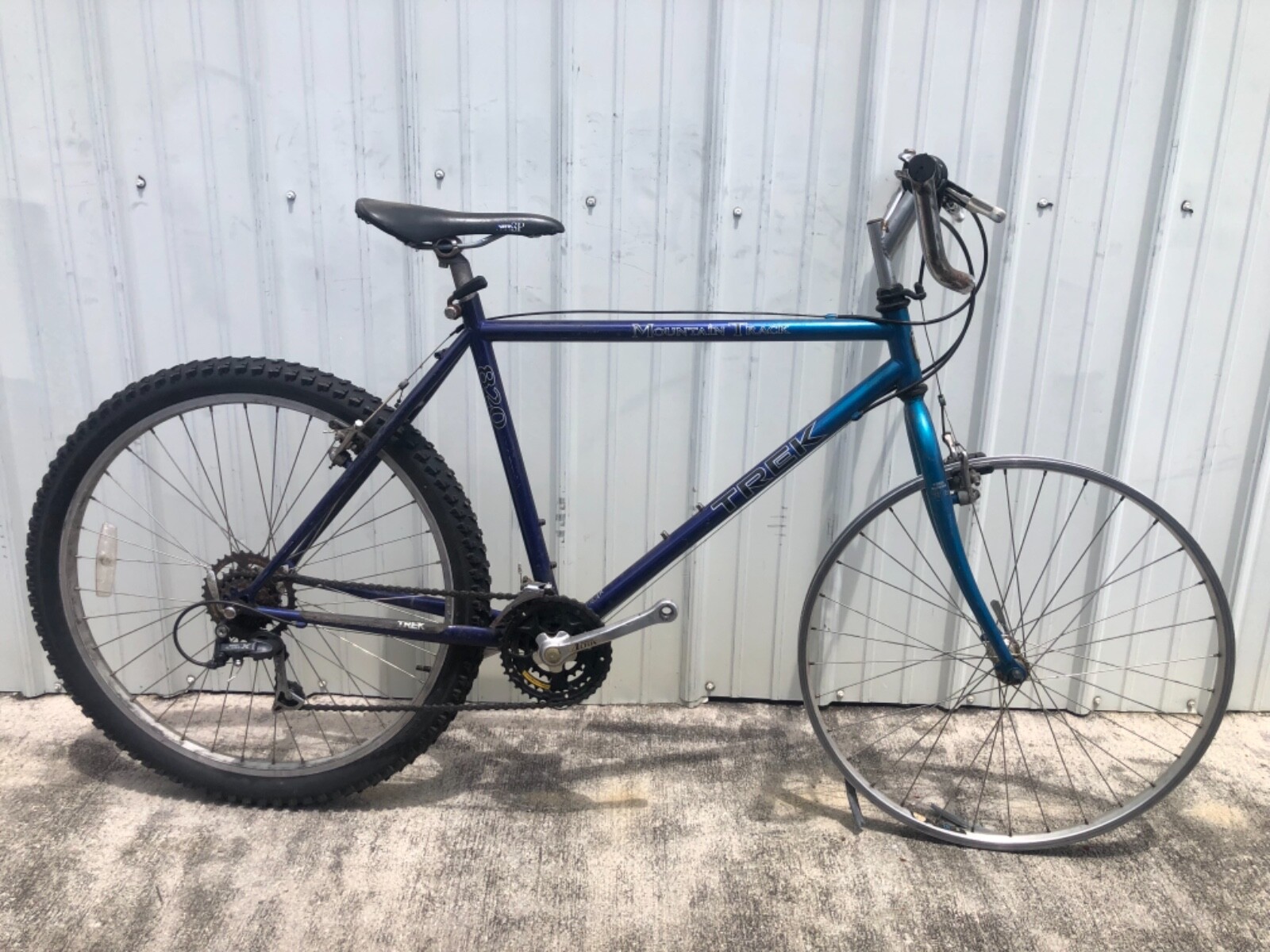 Trek 820 Mountain Track Bike- 19” Frame- 21 Speed - Cro-Mo Full Frame 26\