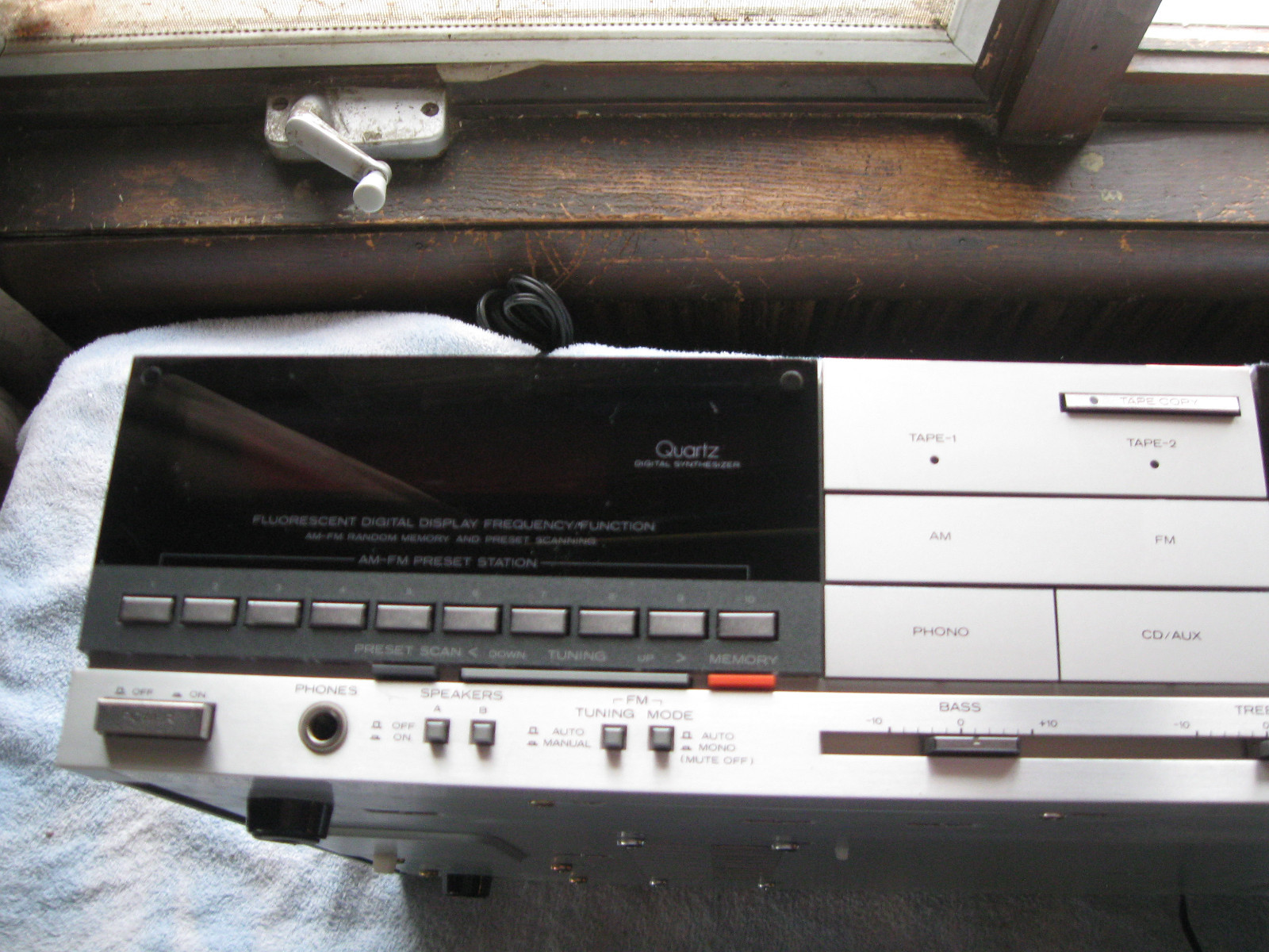 Vintage Hitachi AM-FM Tuner Amplifier Model HTA-4F 30 Watts
