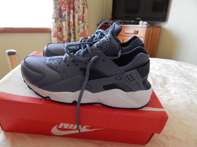 nike huarache womens size 8
