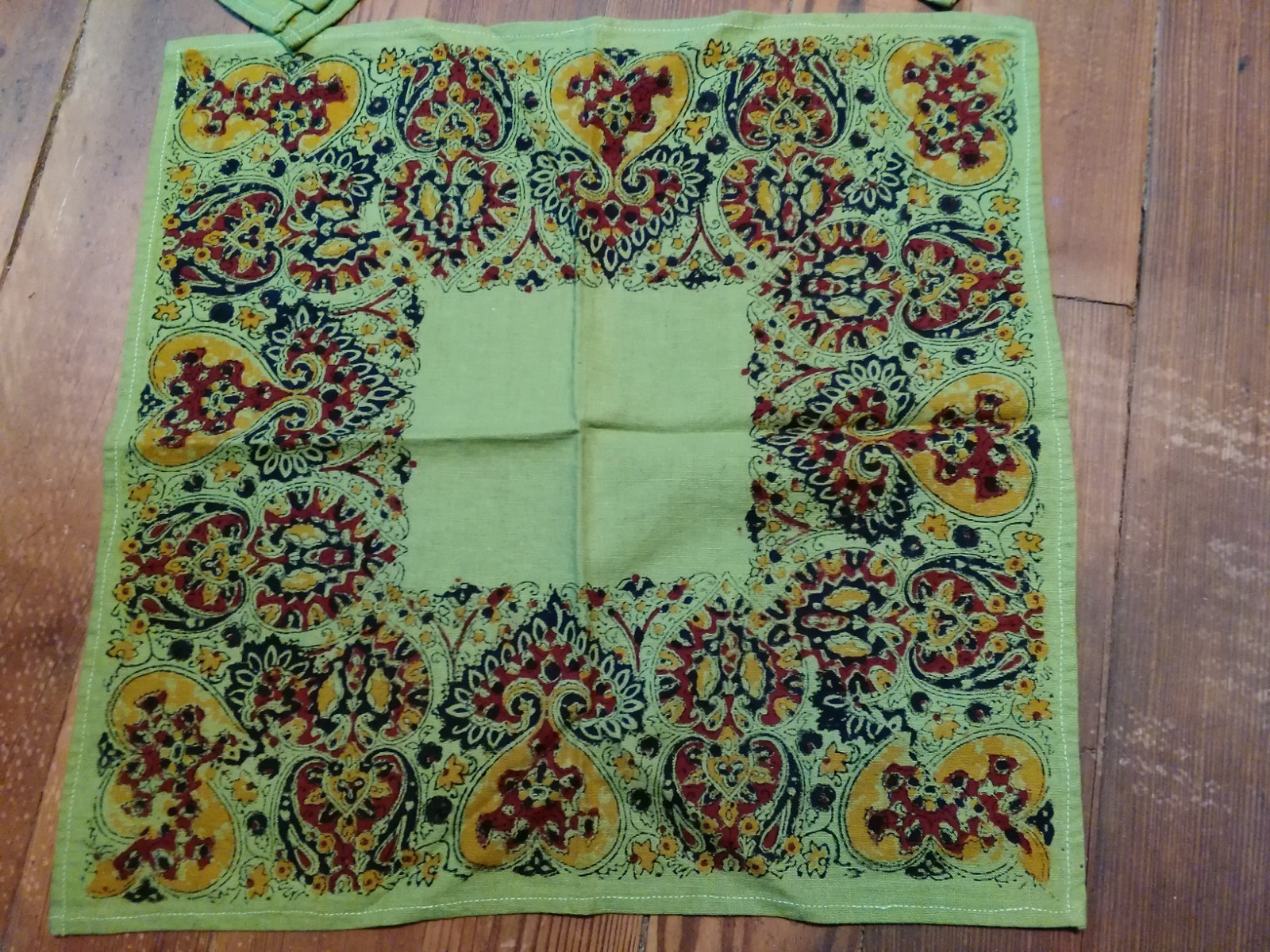 7 Vintage Green CLOTH NAPKINS 80's NOS Paisley Print