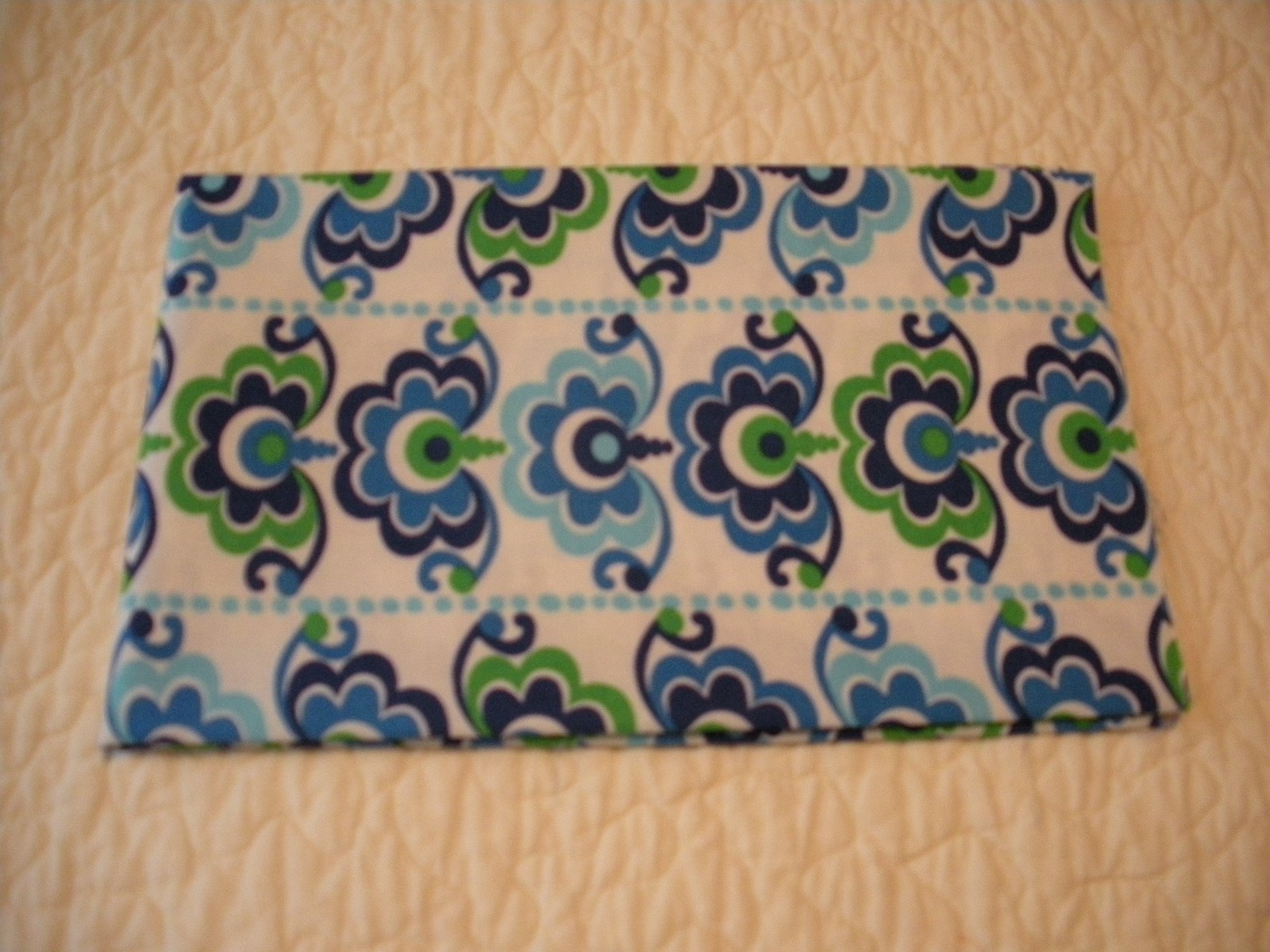 NEW 2 FAT QUARTER FABRIC BY RED ROOSTER WHITE/GREEN/ BLUE #25021 100% COTTON