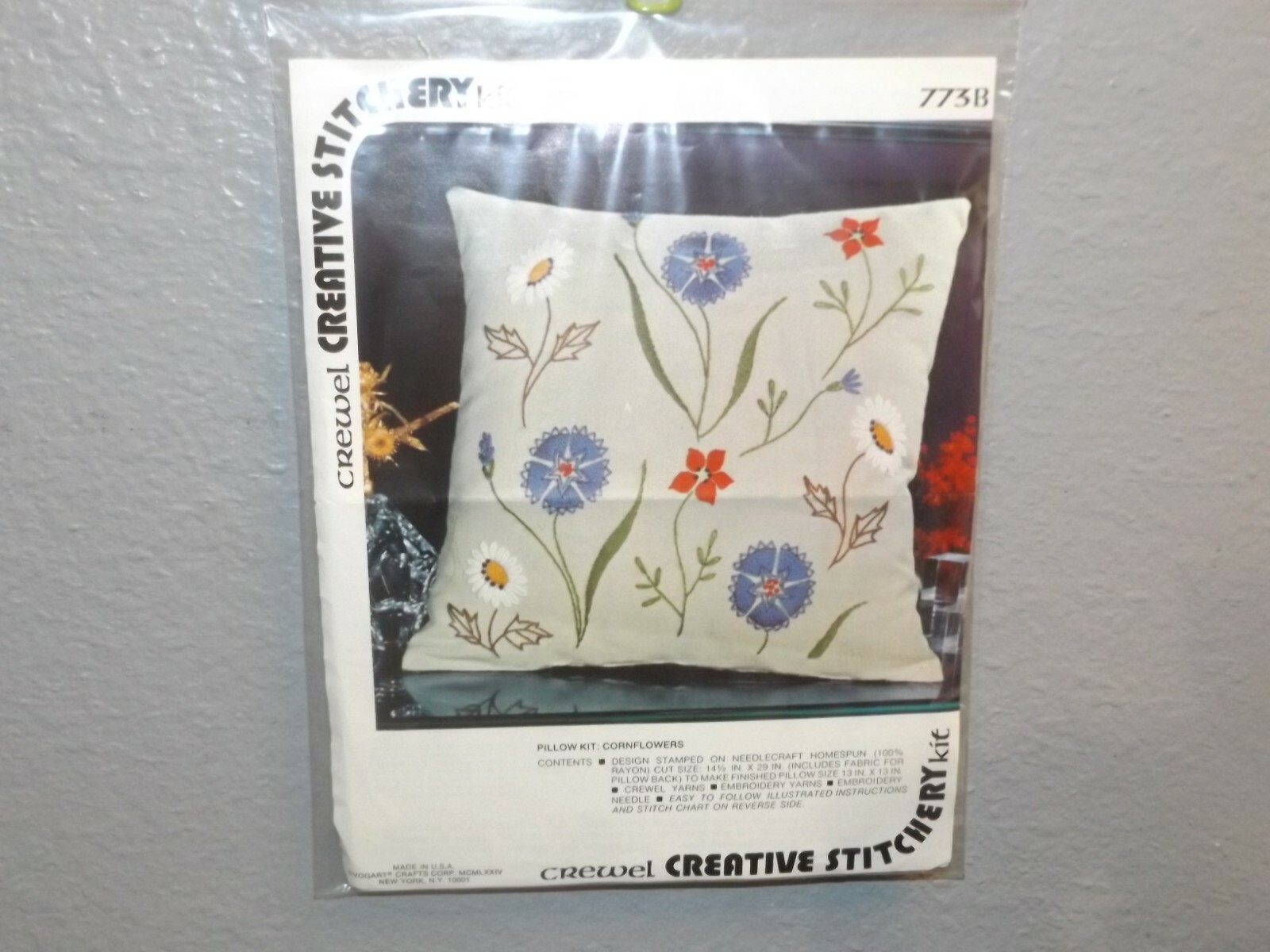 Vintage Creative Stitchery BLUE CORNFLOWERS & WHITE DAISY'S Crewel Pillow Kit