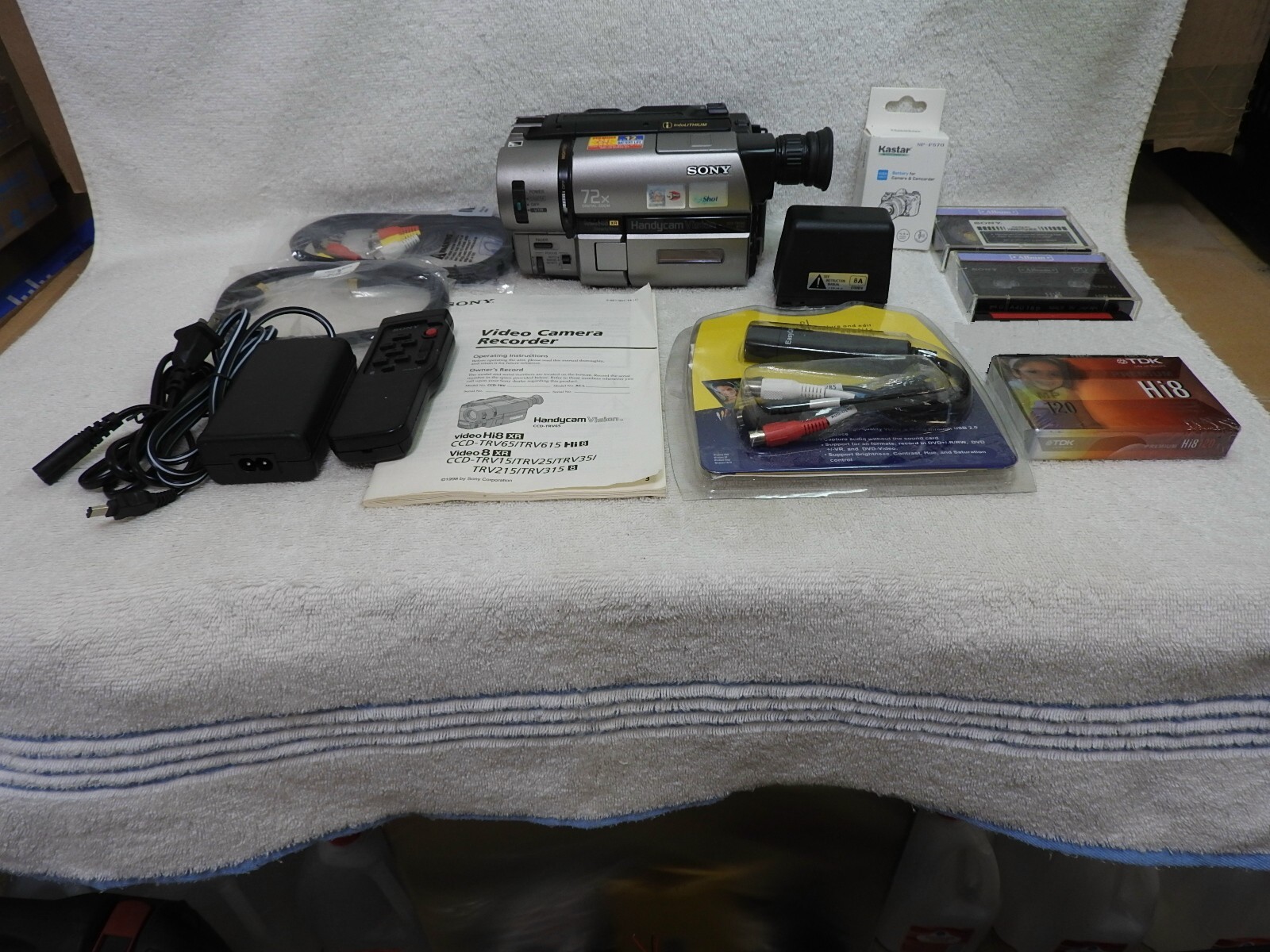 SONY  VideoHi8  Handycam CCD-SC65  ② Sony CCD-TRV65 Camcorder - Metallic silver for sale online