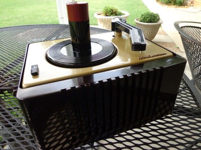 VERY NICE FULLY RESTORED VINTAGE 45 RPM RCA VICTOR RECORD PLAYER 45-EY-2
