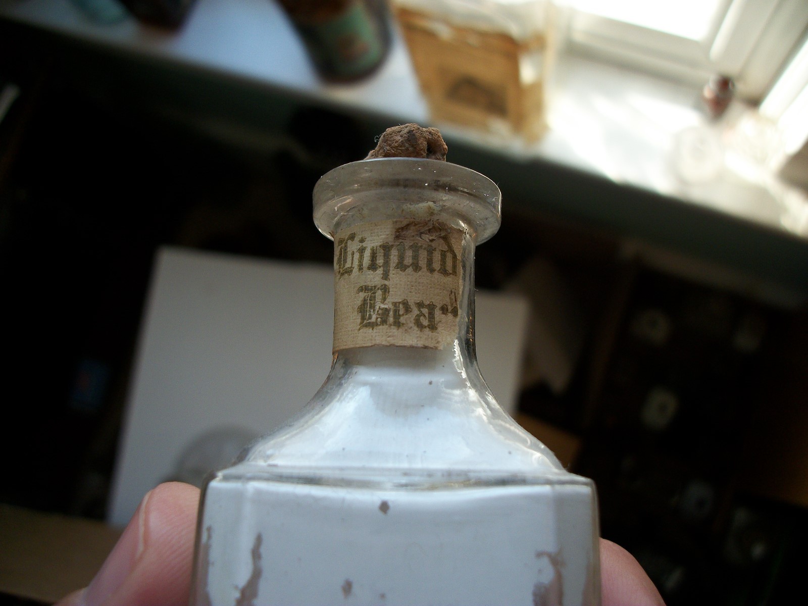 LABELED ROBERT'S PERFUMER ST LOUIS LIQUID SKIN BEAD? ORIGINAL CORK SOME CONTS.