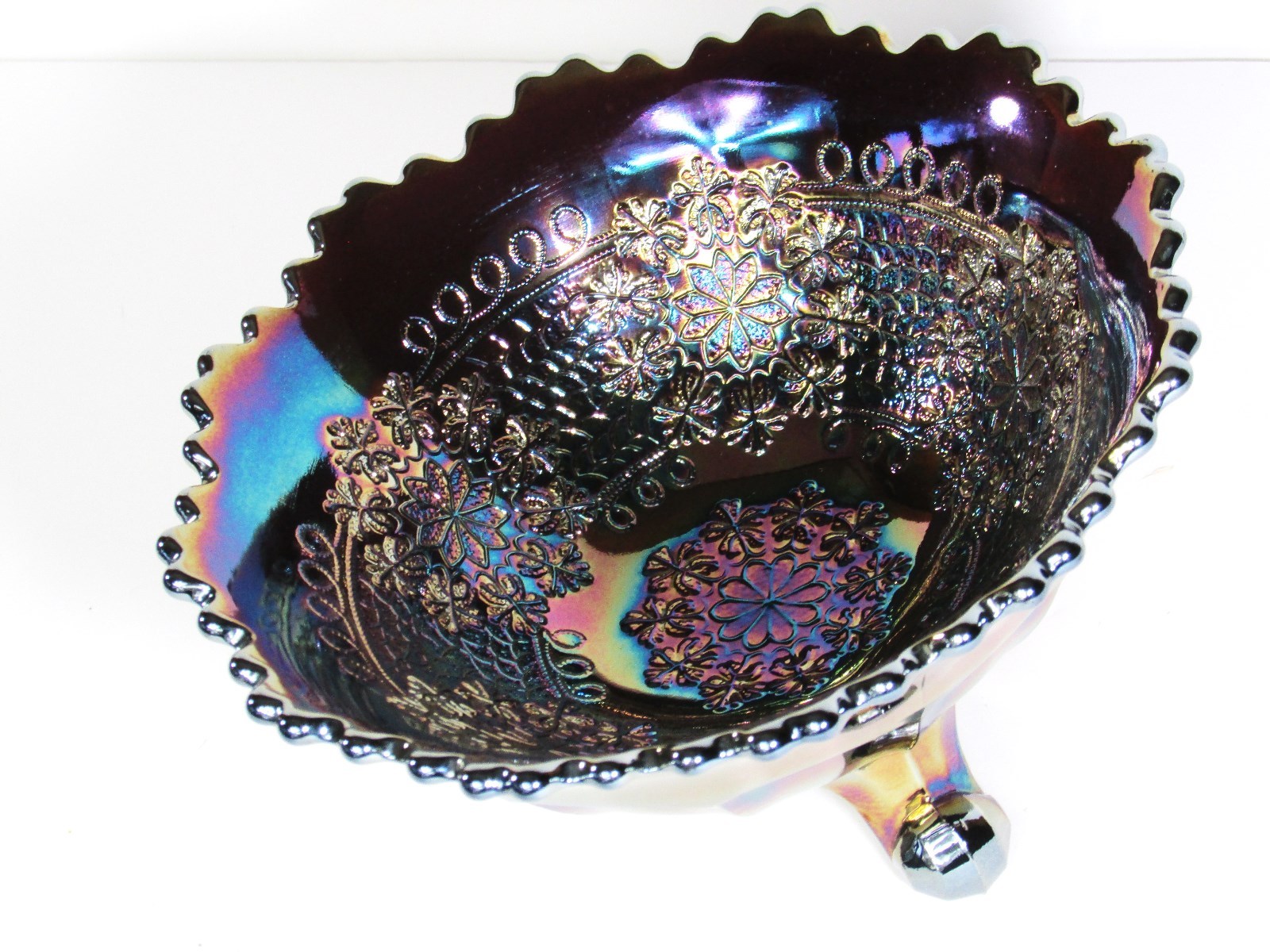 VINTAGE FENTON ELECTRIC AMETHYST CARNIVAL GLASS LEAF CHAIN FOOTED NUT BOWL