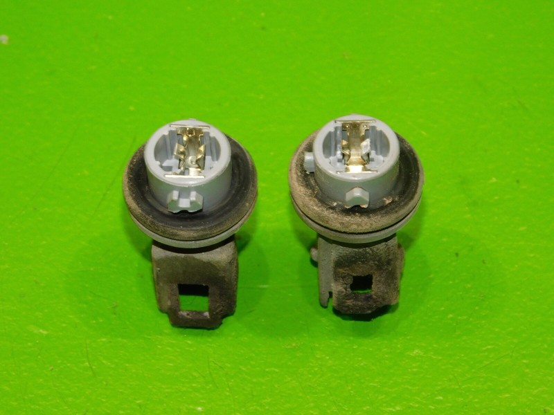 90-93 Integra OEM front corner turn signal marker light lamp plug bulb sockets