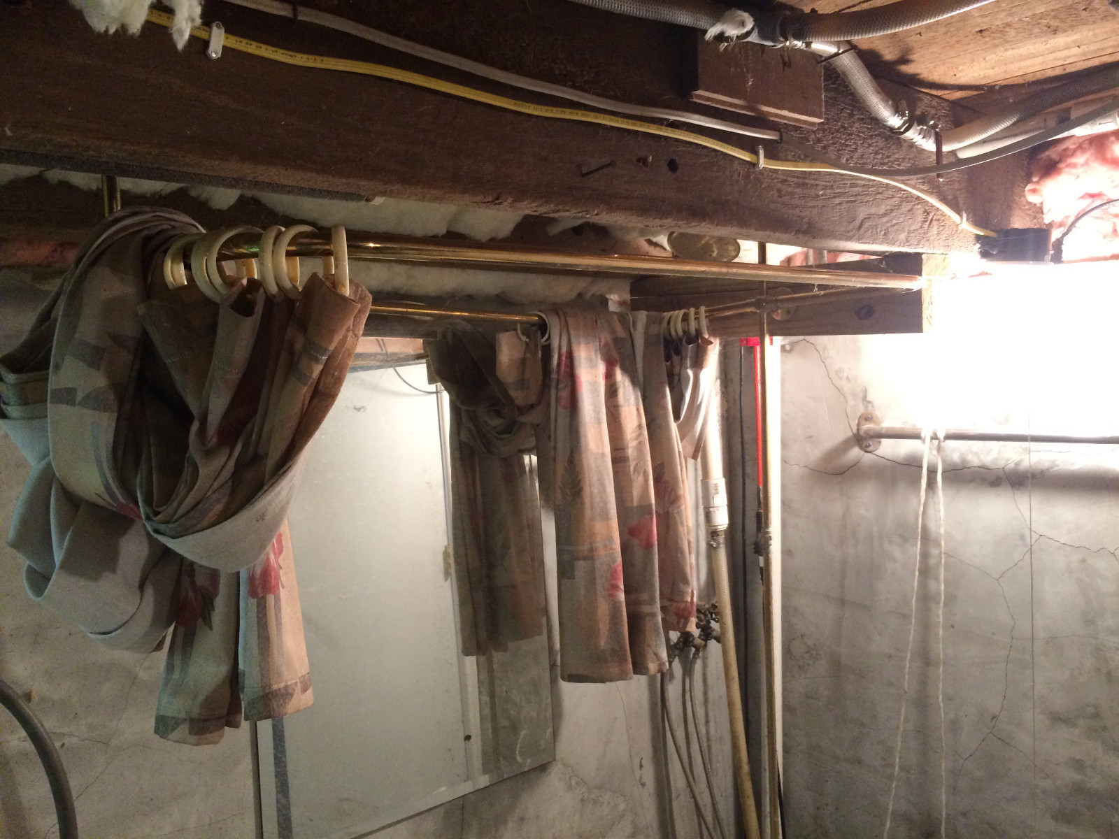 White Cast Iron Ball & Claw Feet Roll Top Bath Tub w/ Bronze Accessories