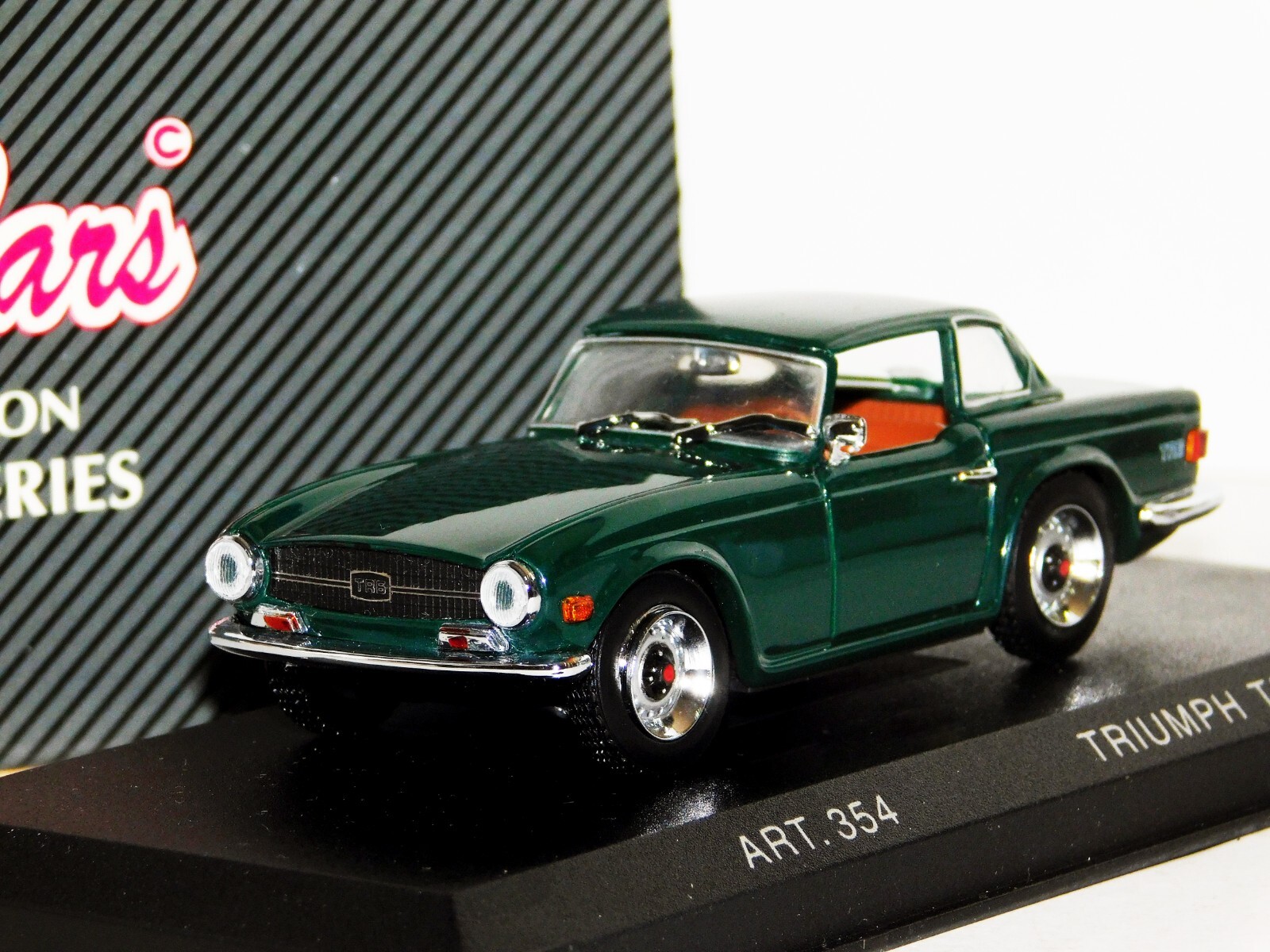 ミニチャンプス 155132036 1/18 トライアンフ TR6 1969 ダーク