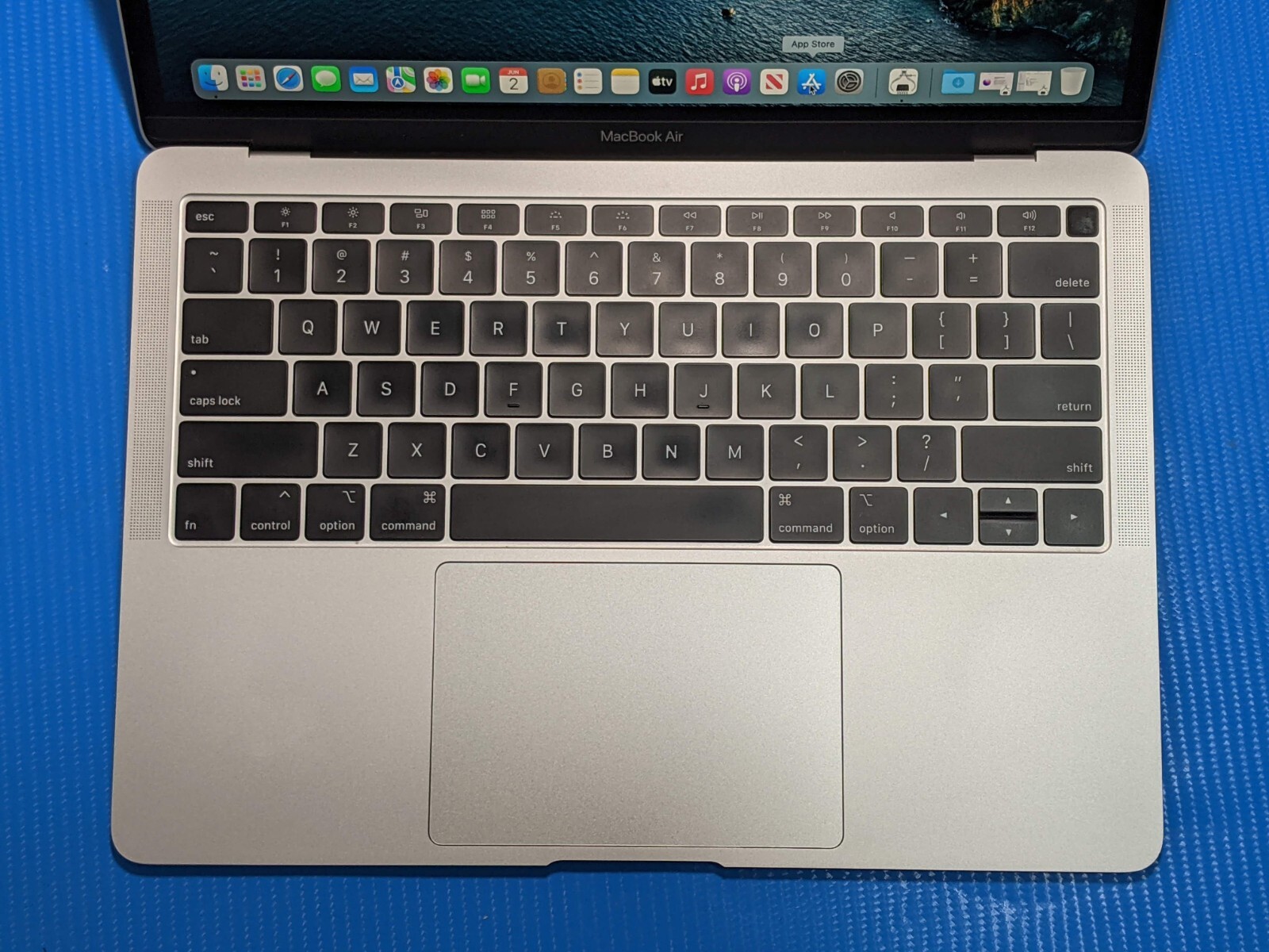 Apple MacBook Air 13" (2019) i5-8210Y 1.6GHz 8GB RAM 256GB SSD Monterey - Thumbnail 4