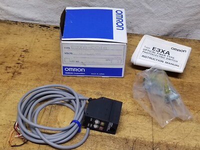 Omron E3XA-CC4A Photoelectric Sensor, 12 to 24 VDC, New