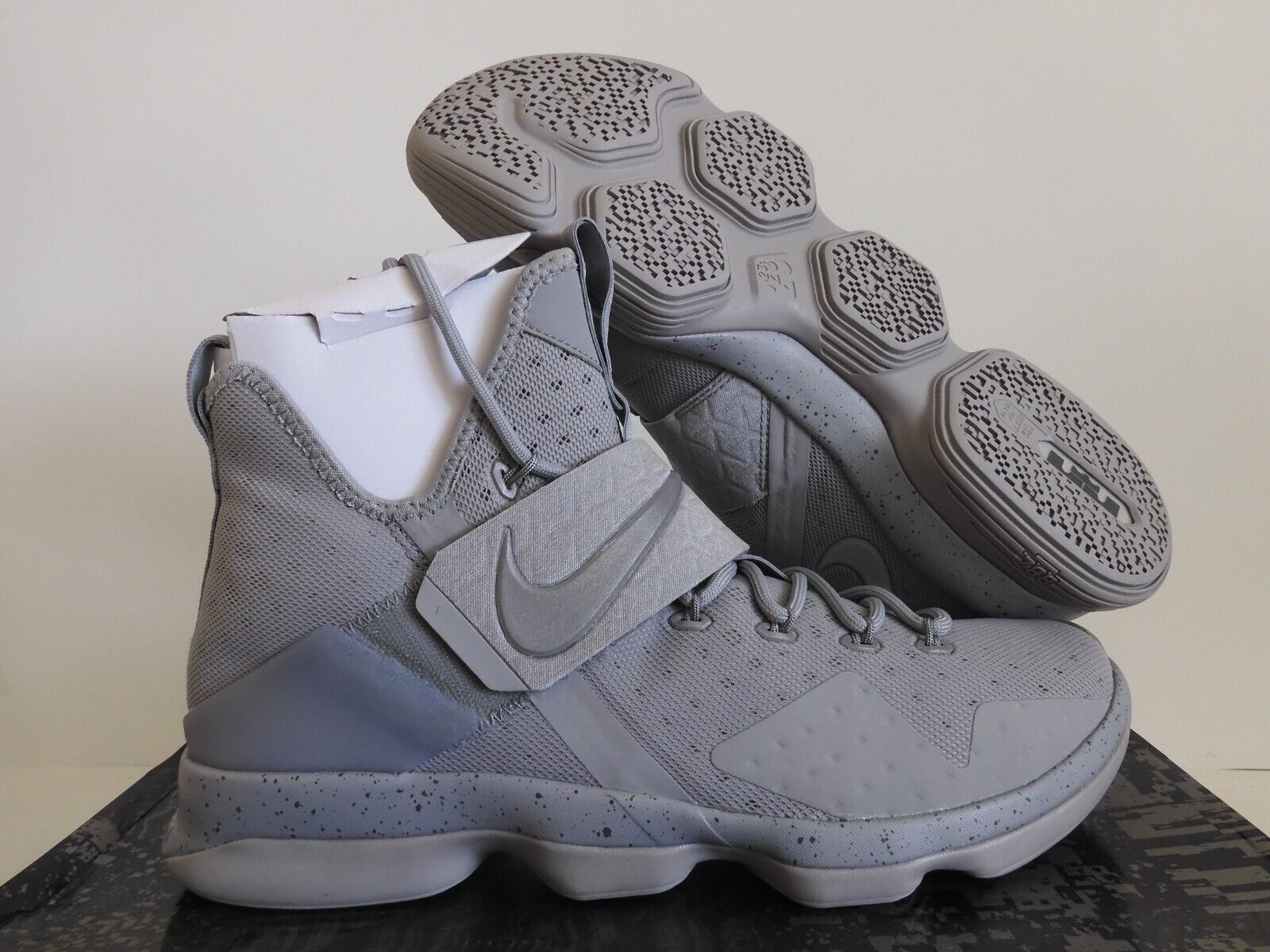 NIKE LEBRON 14 XIV SILVER-REFLECTIVE SILVER SZ 14 RARE NIKE LEBRON 14 XIV SILVER-REFLECTIVE SILVER SZ 14 RARE