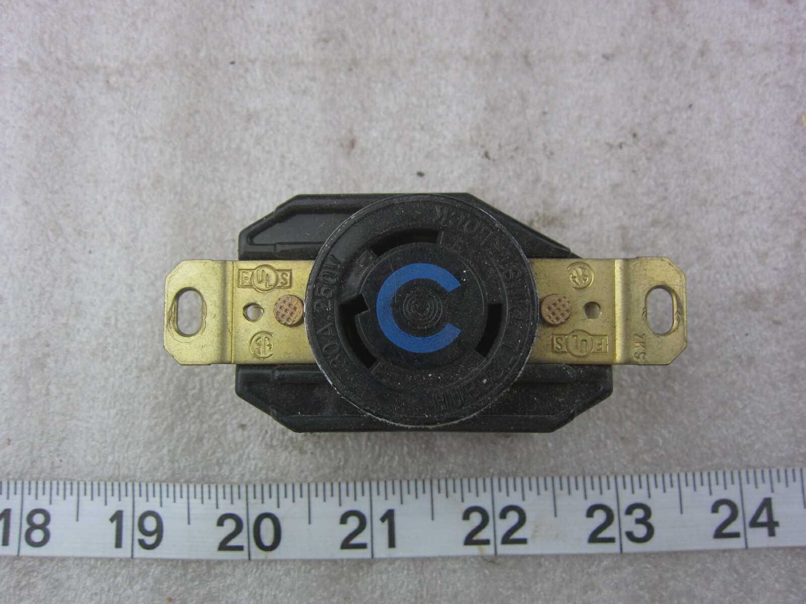 ハルトです。 Hubbell HBL 2620A 30A 250V Twist-Lock Receptacle L6-30R