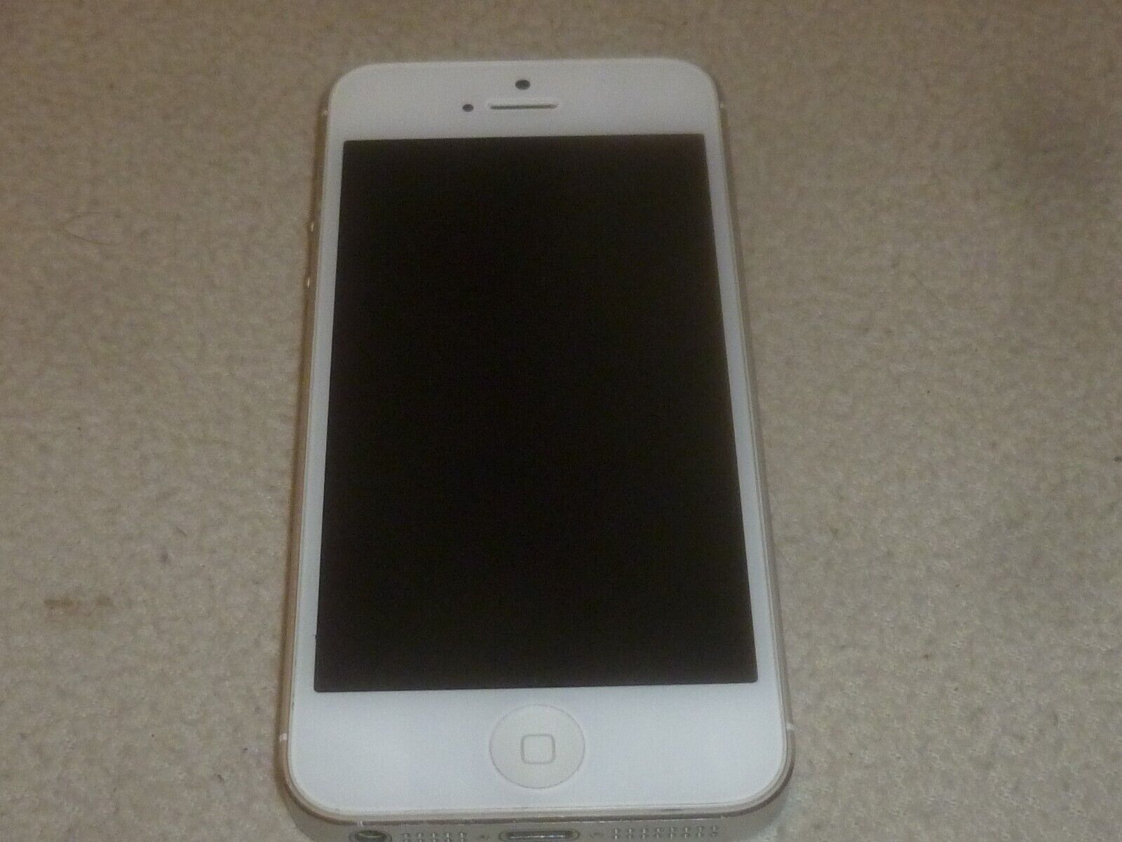 Apple iPhone 5 MODEL A1428 | iOS | 16 GB | White & Silver Apple iPhone 5 MODEL A1428 | iOS | 16 GB | White & Silver