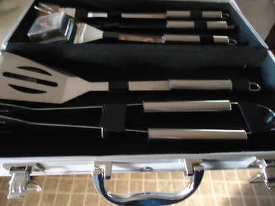 GRANDE CHEF STAINLESS STEEL 6 PC BBQ TOOL SET WITH CASE.....NEW
