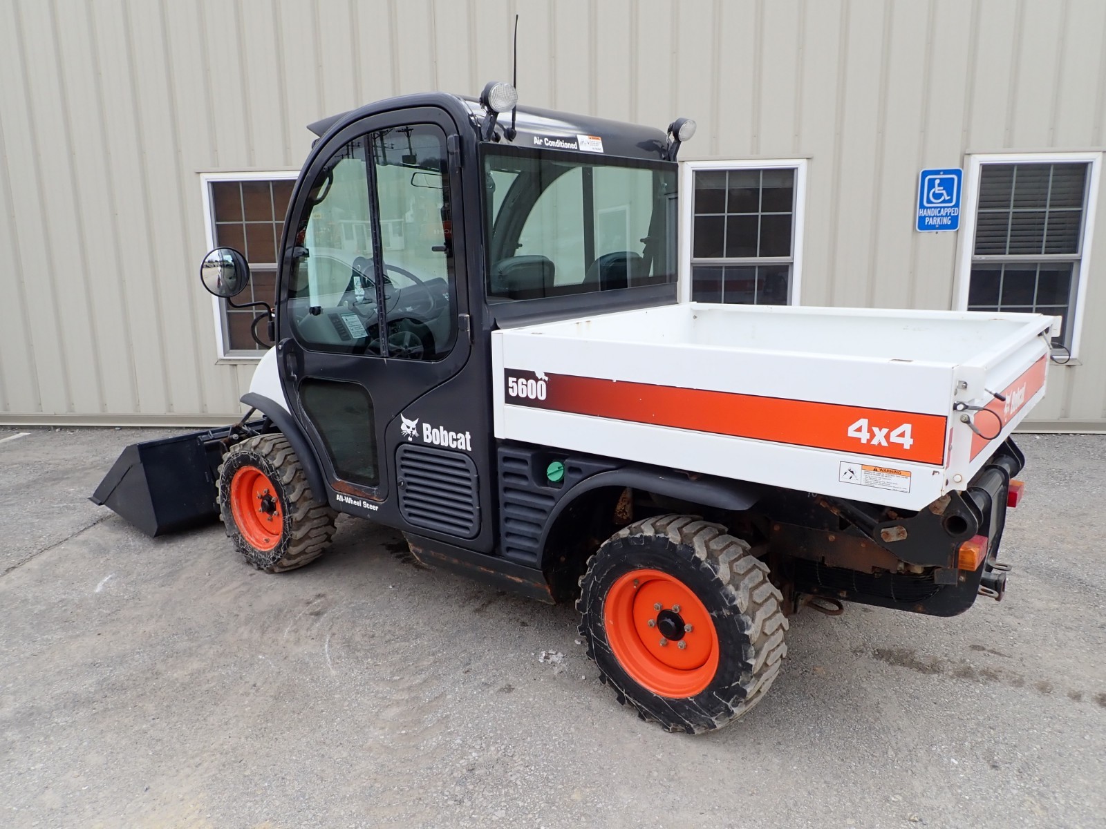 2017 BOBCAT 5600 UTILITY VEHICLE, CAB, HEAT/AC, 4X4, 634 HOURS! AUX HYDRAULICS