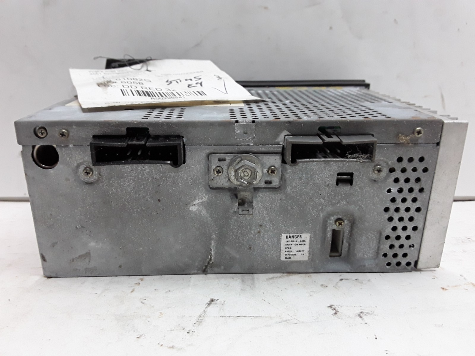 93 94 95 Jeep Grand Cherokee AM FM CD radio receiver with 5 band equalizer OEM