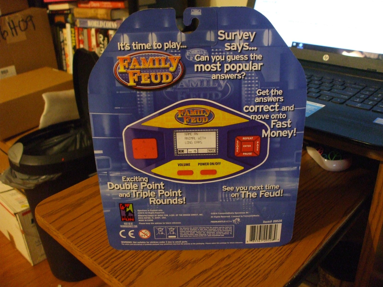 Family Feud Game Show Electronic Handheld Travel Game Model 09528 NEW