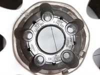 BMW E63 6er 645Ci 03-07 1x Felge Alufelge 5X120 8.5X19Zoll ET14 BMW E63 6er 645Ci 03-07 10.01.2005 6760629 gebraucht Vorschau 2