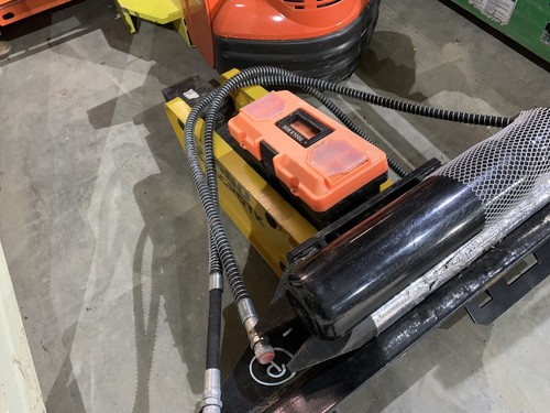 Agrotk 680 hydraulic Hammer  Skid steer concrete breaker 1 BIT New Bobcat Cat