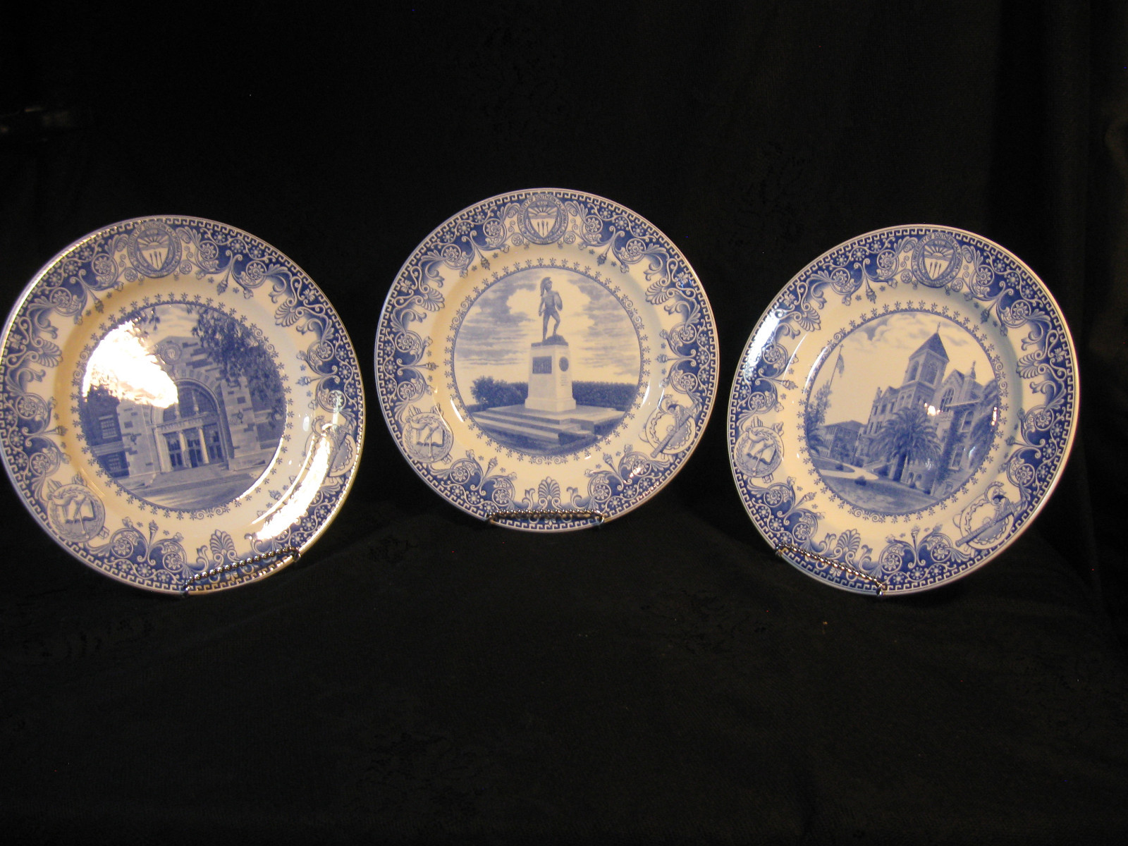RARE FIRST EDITION SET 1933 USC WEDGEWOOD PLATES MADE IN ENGLAND