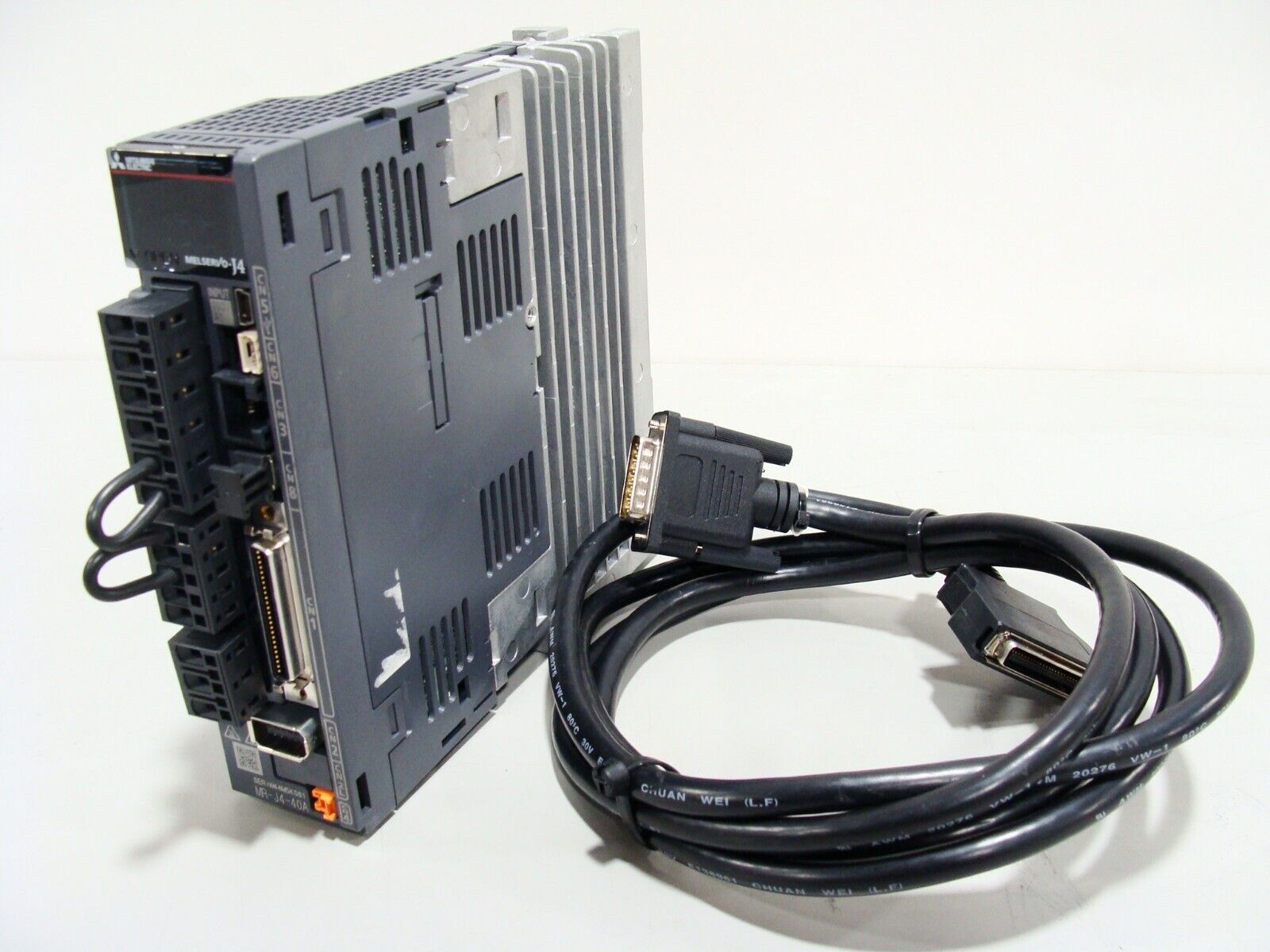 Mitsubishi Electric Melservo-J4 MR-J4-40A 400W AC Servo Mitsubishi Electric Melservo-J4 MR-J4-40A 400W AC Servo