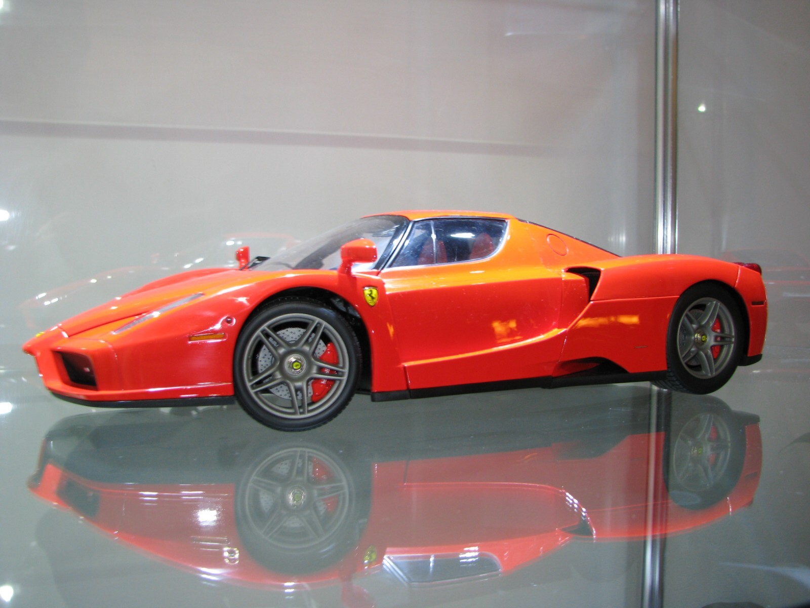 1/12 SCALE KYOSHO FERRARI ENZO ROSSO SCUDERIA RED #08606RP 1/12 SCALE KYOSHO FERRARI ENZO ROSSO SCUDERIA RED #08606RP