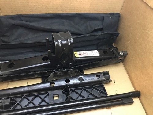 2008-2020 TOWN COUNTRY GRAND CARAVAN EMERGENCY SPARE TIRE JACK KIT TOOLS BAG