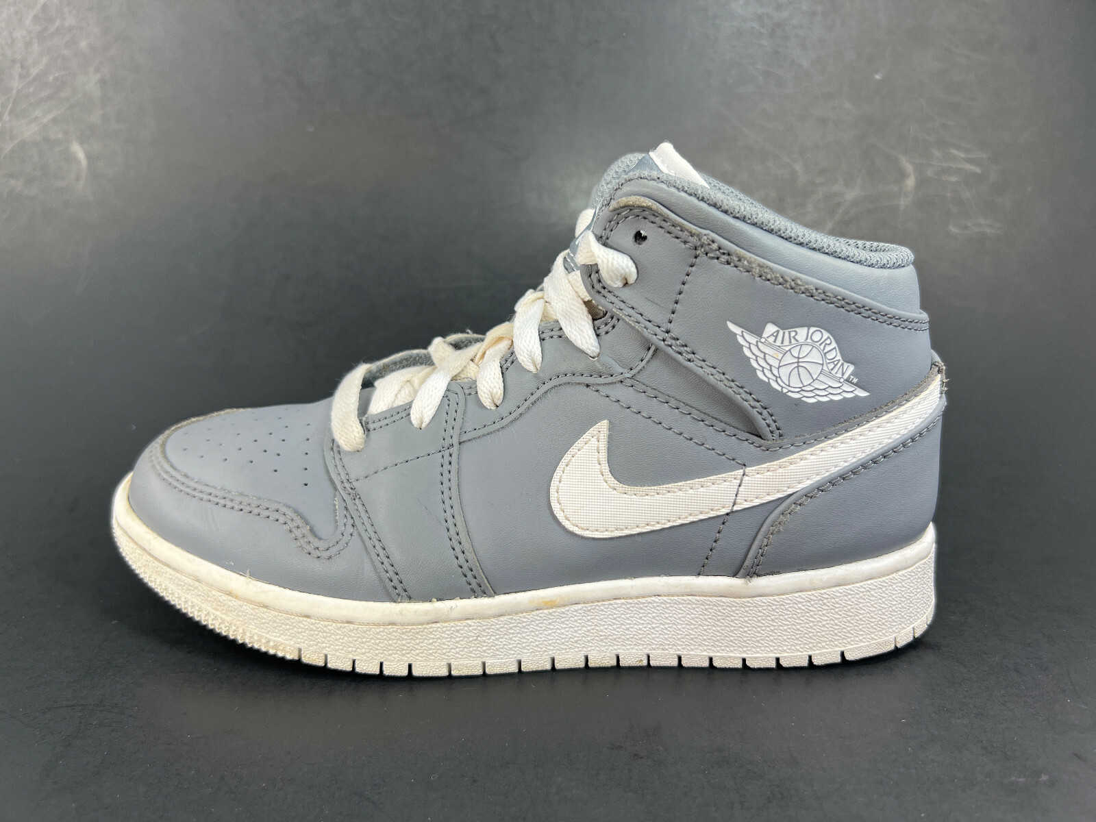 国内配送 NIKE AIR JORDAN 1 MID WHITE/INDIGO HAZE-D.GREY Amazon.com | Air Jordan 1 Mid Women's Shoes (BQ6472-510