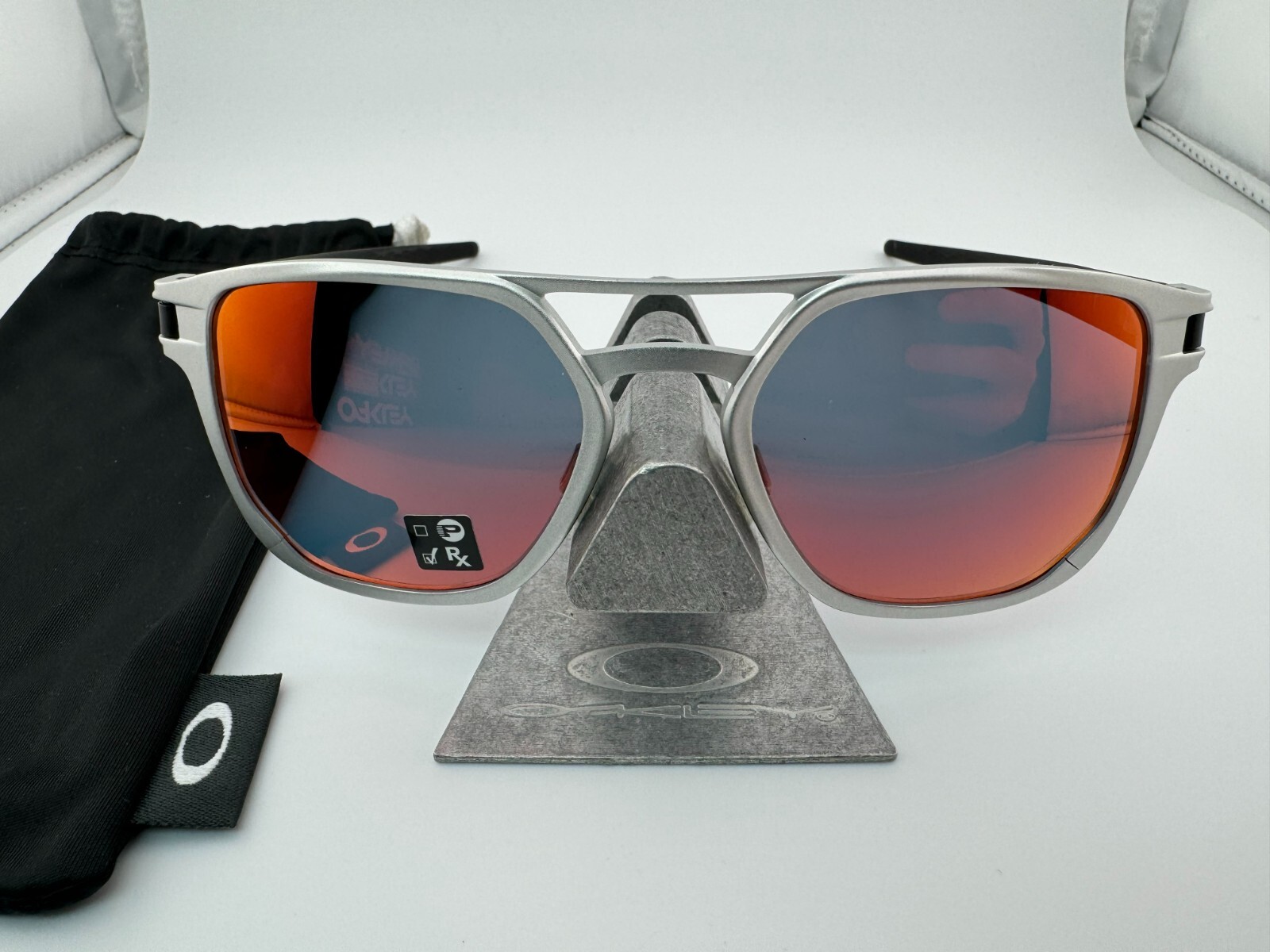 Pre-owned Oakley Latch Alpha Matte Silver Torch Iridium Sunglasses Authentic Oo4128-02