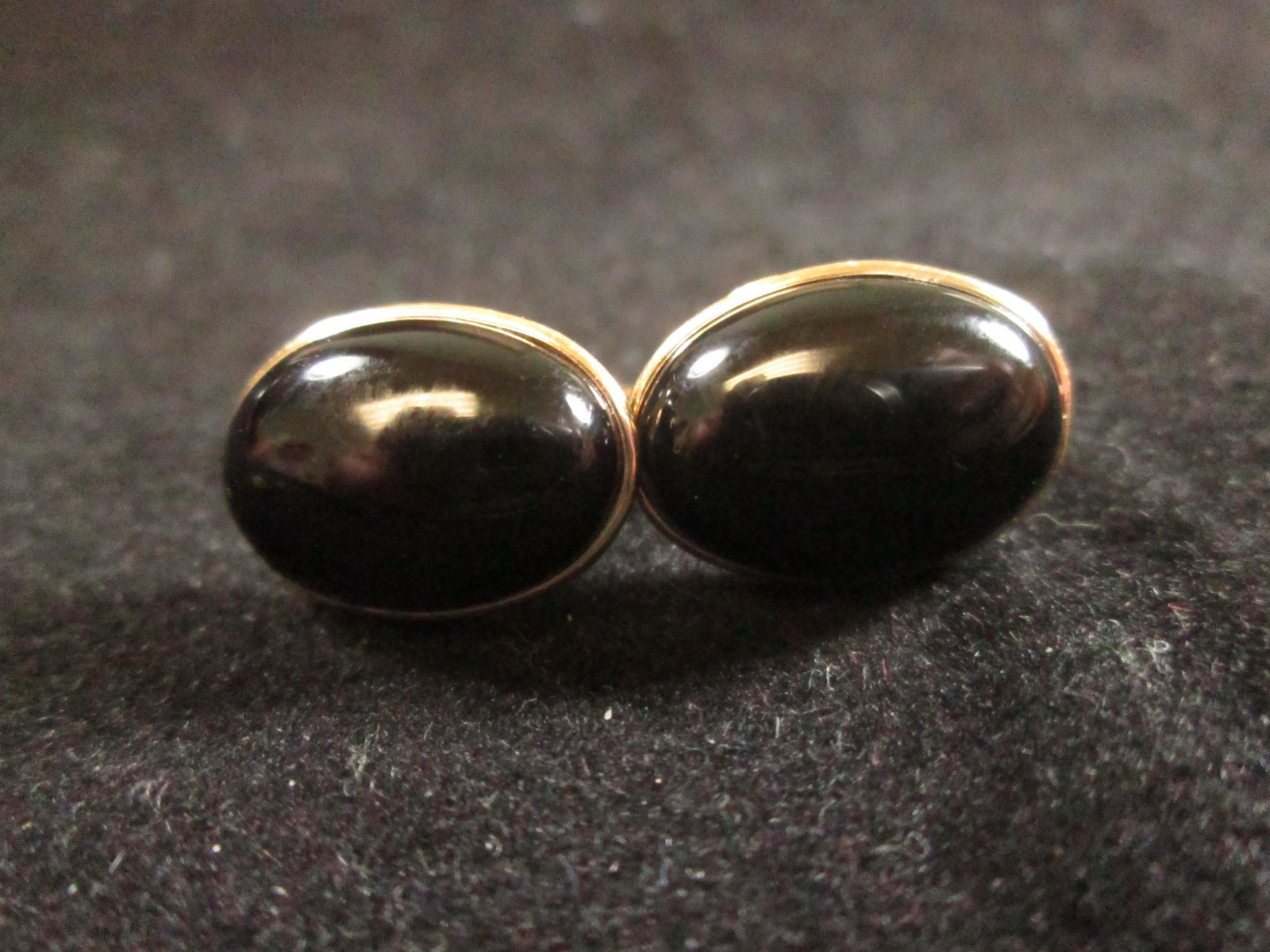 VINTAGE 14K YELLOW GOLD AND ONYX EARRINGS AND PENDENT SET
