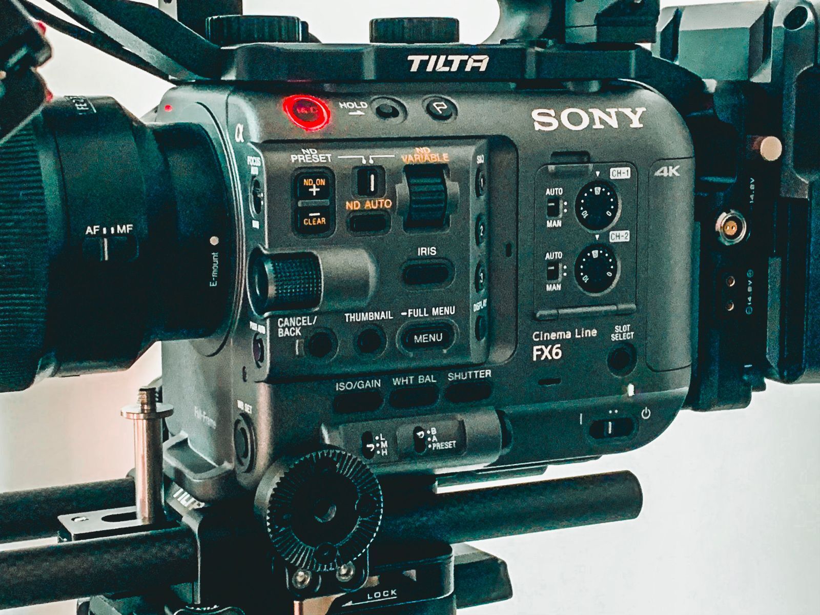 Sony FX6 Full-Frame Cinema Camera (Body Only) - SOFX6 Sony FX6 Full-Frame Cinema Camera (Body Only) - SOFX6