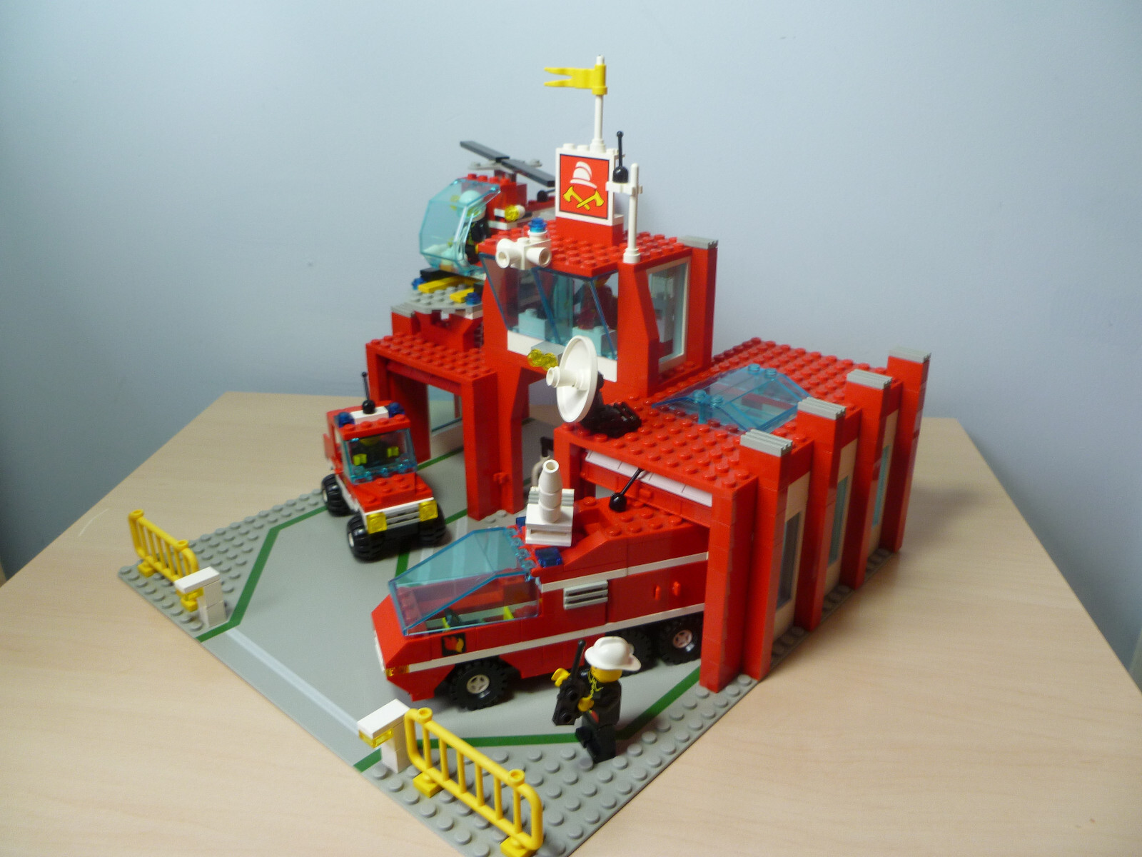 LEGO Classic Town Fire Control Center (6389) with original LEGO Classic Town Fire Control Center (6389) with original