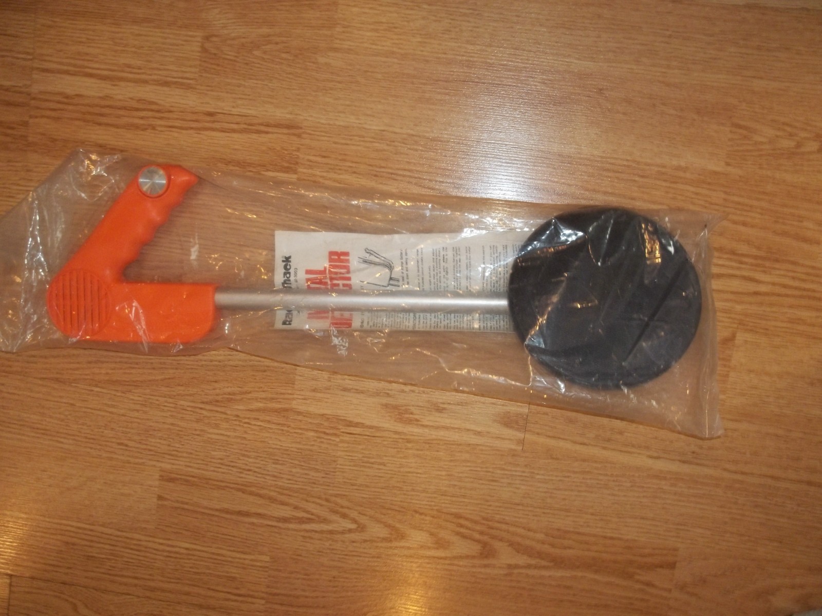 NOS VINTAGE RADIO SHACK TREASURE FINDER 60-3003 METAL DETECTOR