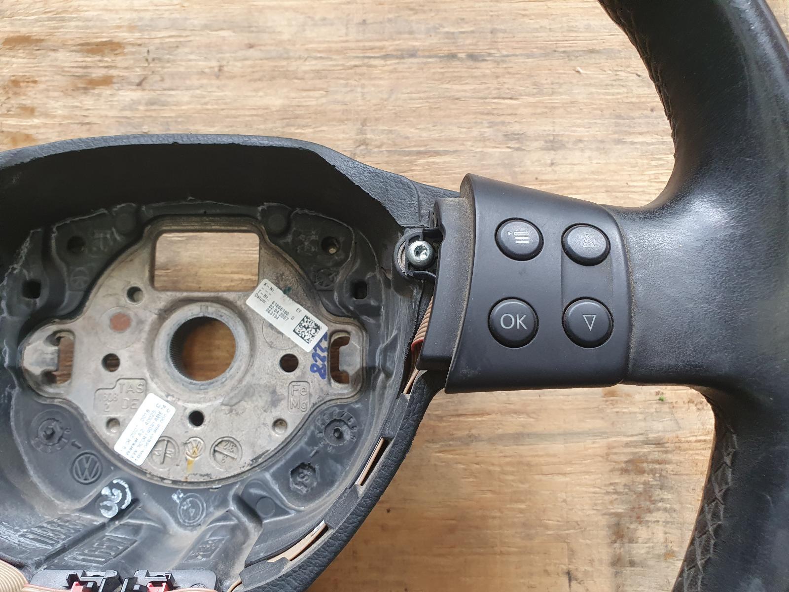 2006 Passat VW STEERING WHEEL 3C/MK6 B6-B7 ROUND BUTTONS STANDARD TYPE 3C0419091 image 4