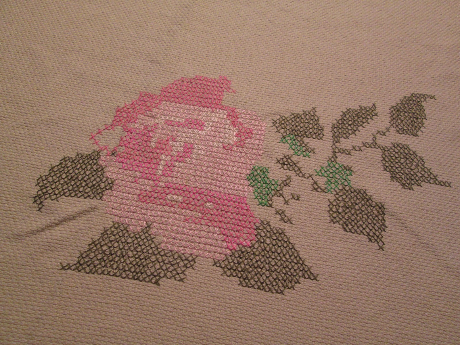 VTG BED C0VER SPREAD 0R TABLECLOTH HEAVY ECRU COLORED WOVEN CLOTH PINK ROSES