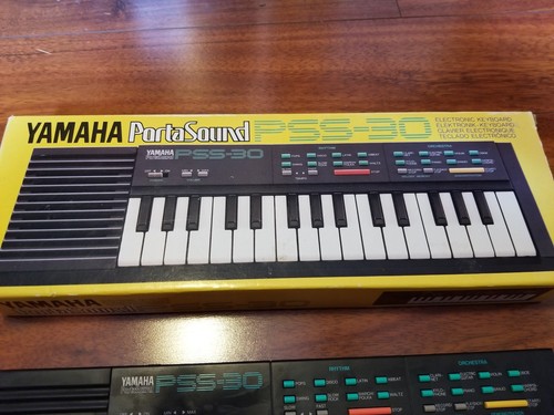 AS IS VINTAGE YAMAHA PORTASOUND PSS-30 MINI PORTABLE ELECTRONIC PIANO KEYBOARD