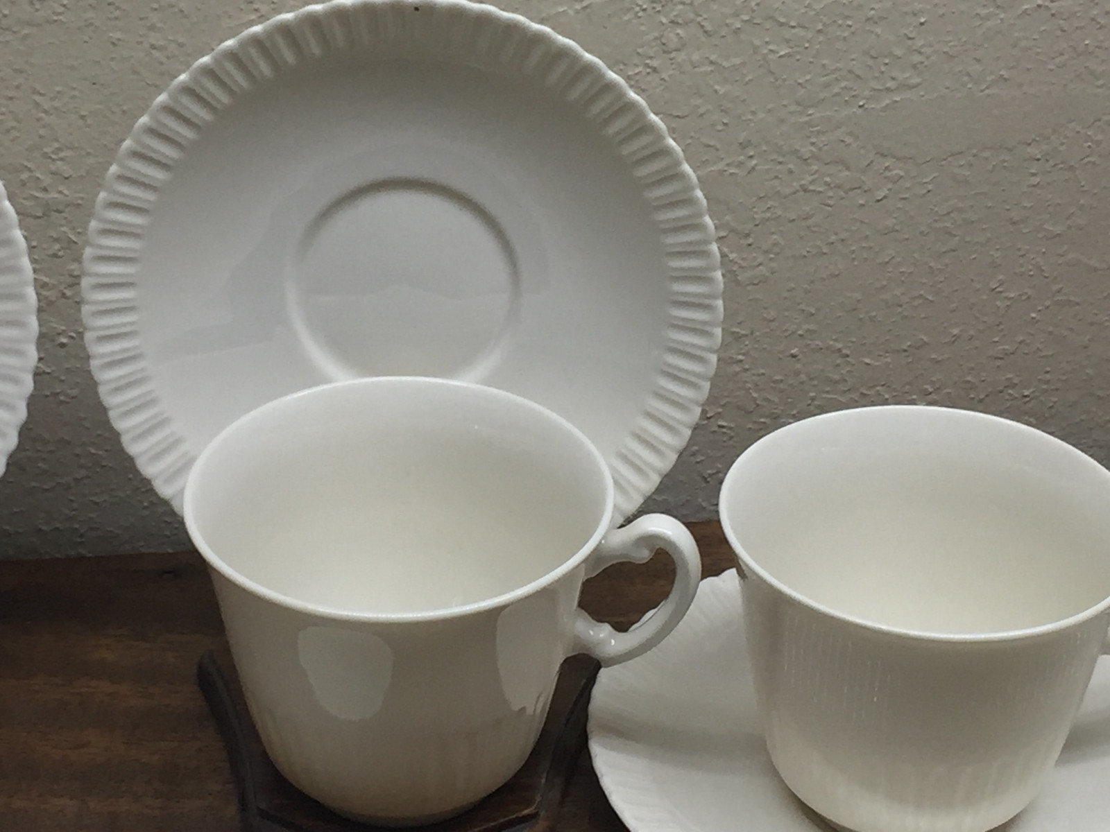 Vtg.Lot of  Syracuse China Ivory SHELLEDGE pattern  Scallop Handles ~ cup/saucer