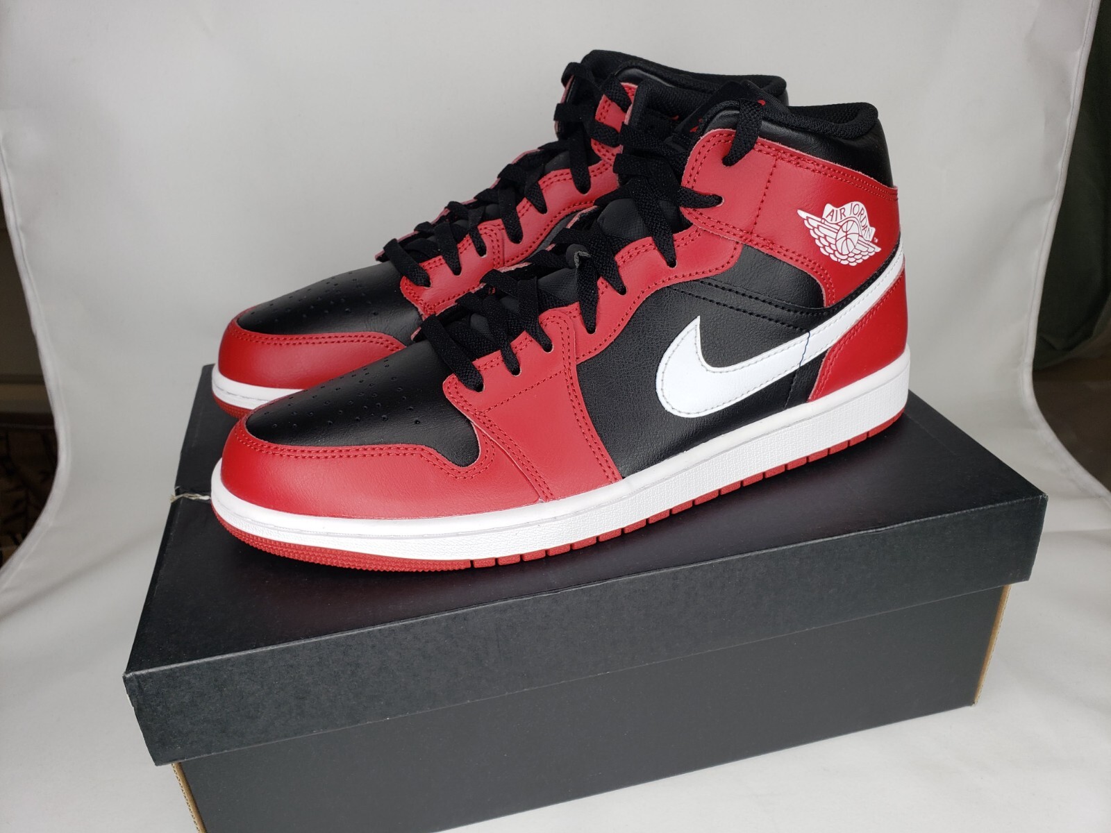 Air Jordan Men's 1 Mid Black/White-Gym Red (DQ8426 061
