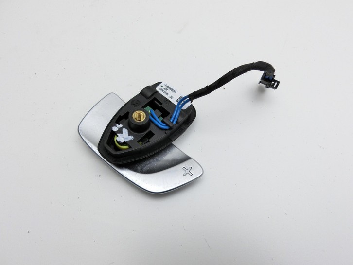 Mercedes W177 A200d 18-22 Schaltwippe Schalter Plus Lenkrad Mercedes W177 A200d 18-22 12.07.2019 A0999052201 gebraucht Vorschau 3