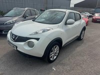 2012 12 NISSAN JUKE 1.6 ACENTA IN WHITE.FANTASTIC VALUEAND SOLD WITH A FULL MOT.