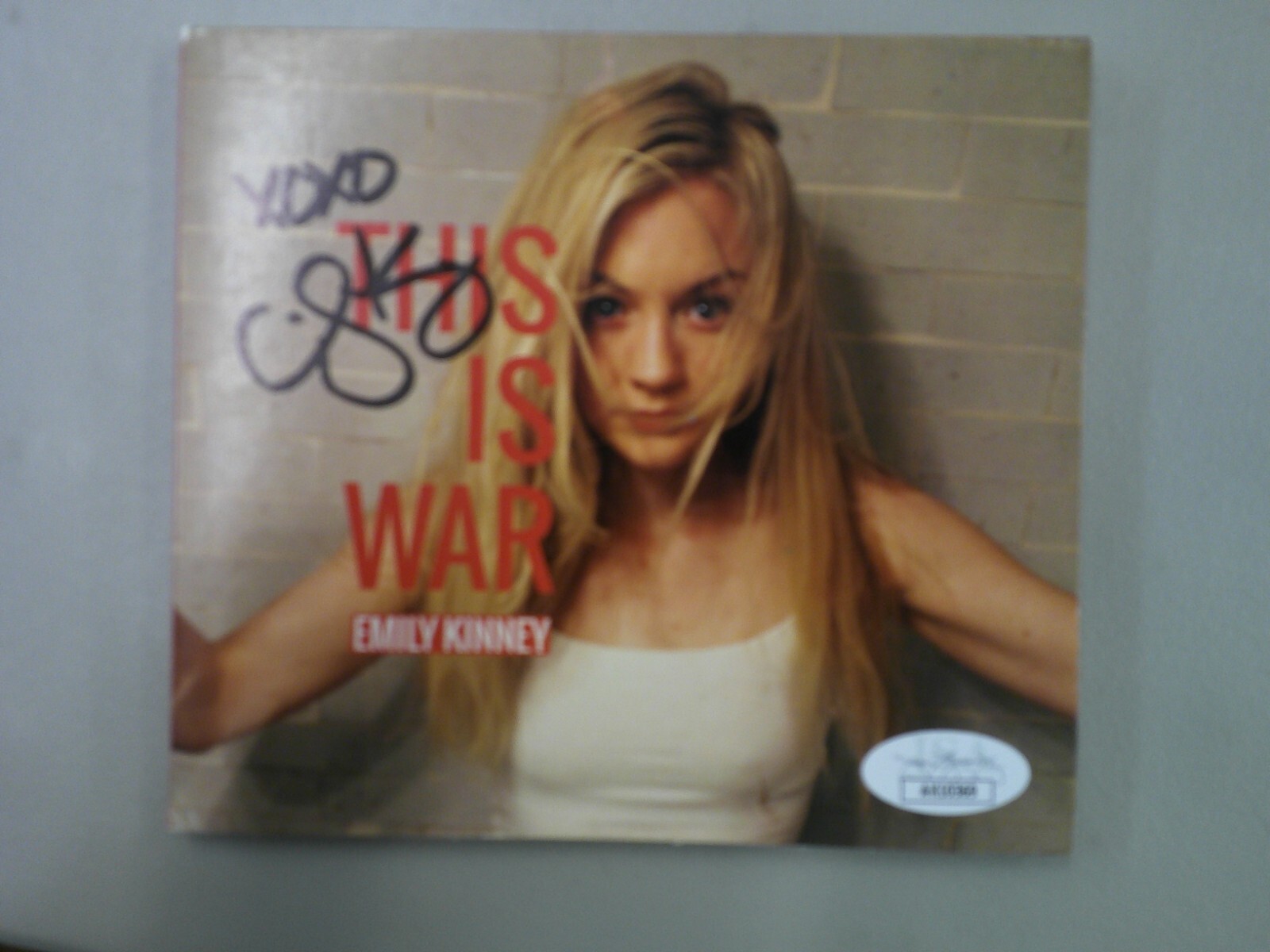 サイン入りエミリーキニーEmilyKinnyウォーキングデッドtwd Signed Autograph KINNEY Emily - All-Autographes.com