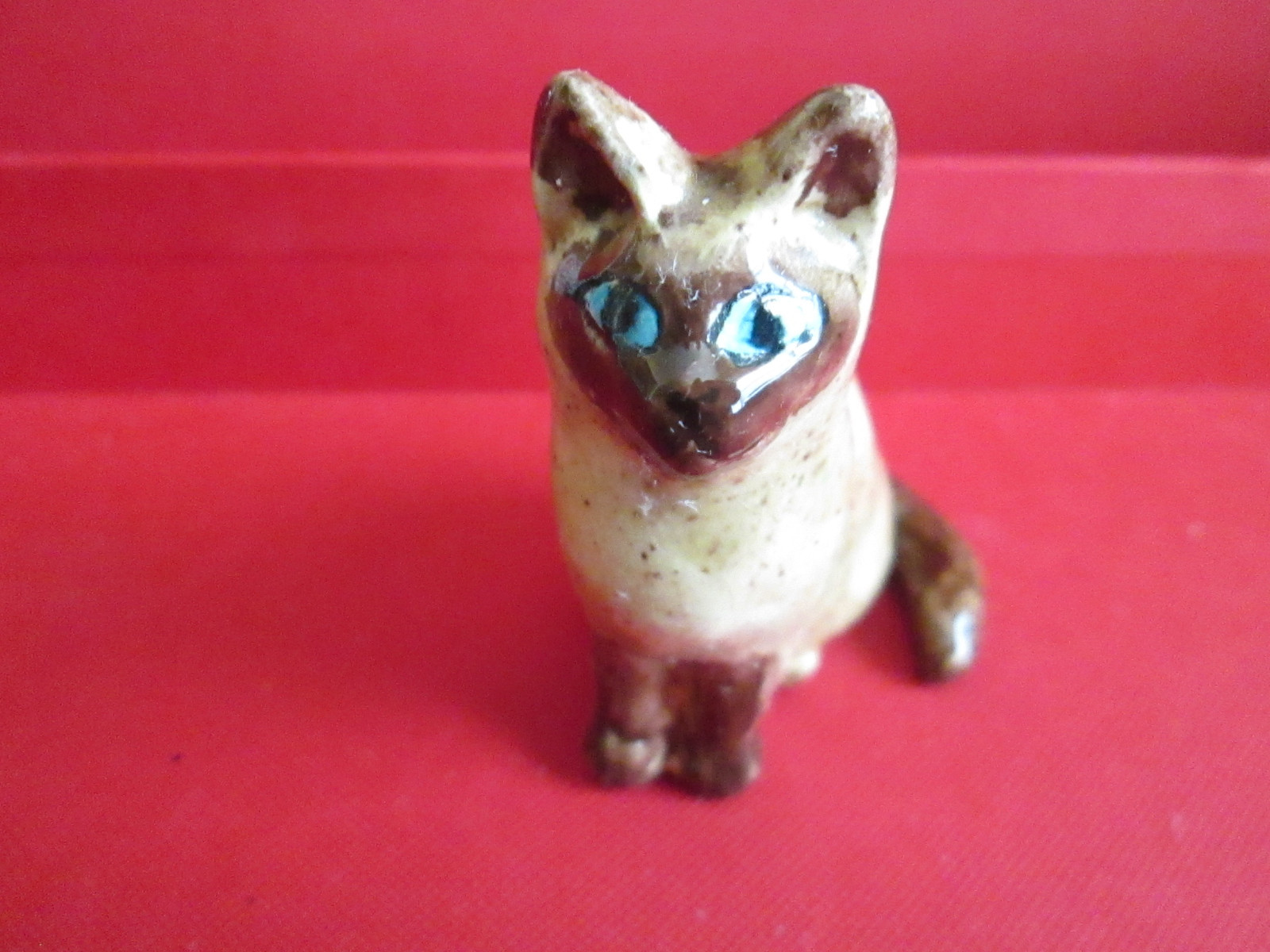 VINTAGE  SIAMESE  LADY CAT FIGURINE -  2 1/2
