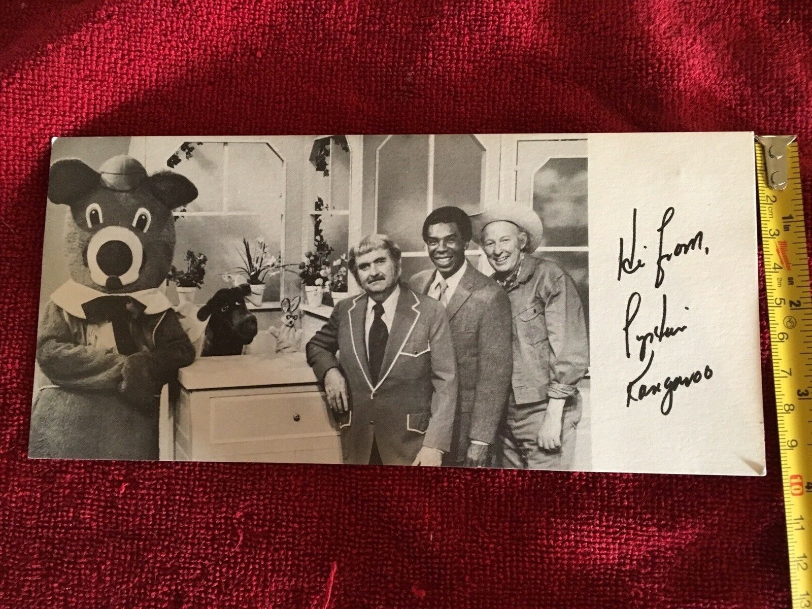 CAPTAIN KANGAROO & CAST W/PRE-PRINTED CAPTAIN AUTOGRAPH!! VERY NICE PIC!