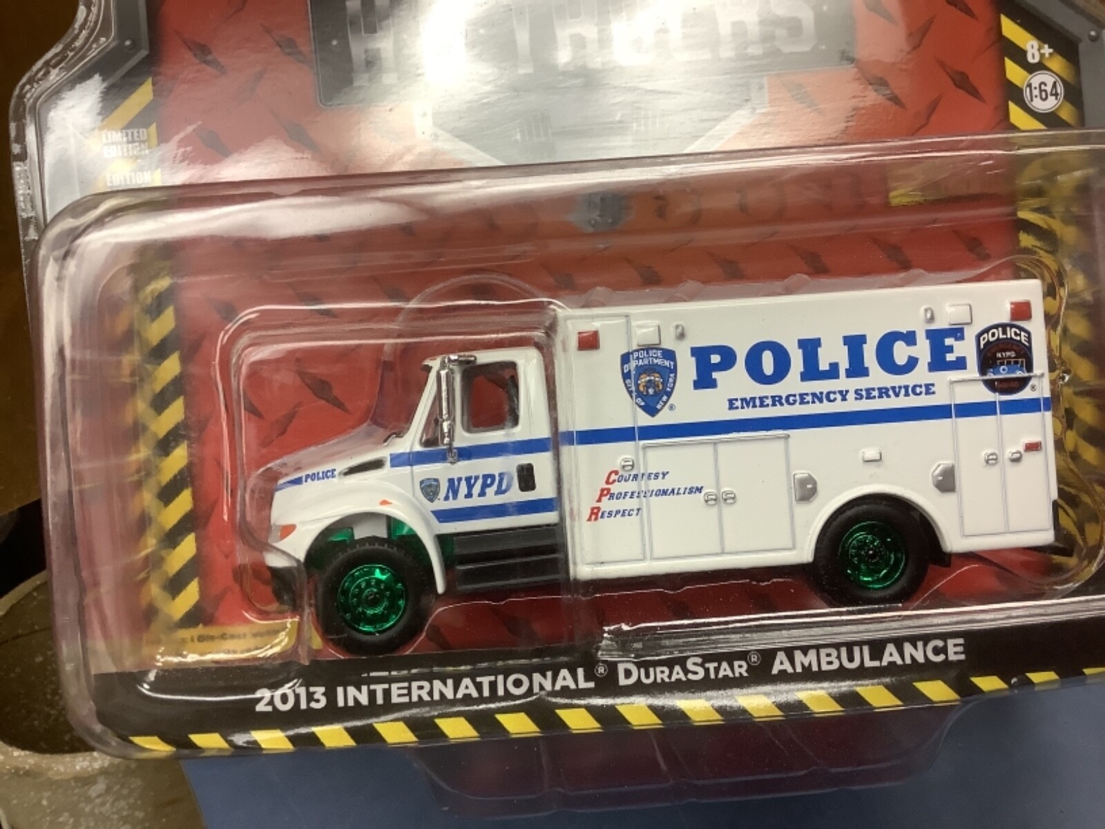 入手困難1/18UT model's N.Yタクシー&NYPDパトカーセット 入手困難1/18UT model's N.Yタクシー&NYPDパトカーセット 入手
