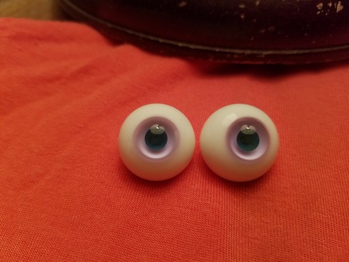 20mm Glass Doll Eyes, Light Lavender With Green Pupil