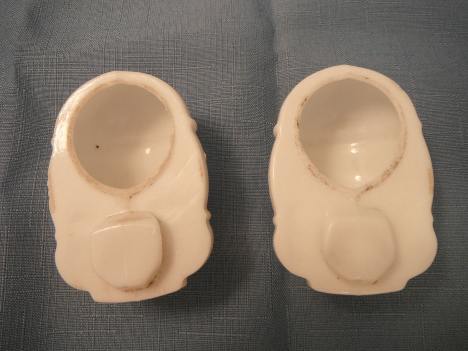 HENDRYX Bird cage feeder, Antique MILK GLASS OVAL Embossed