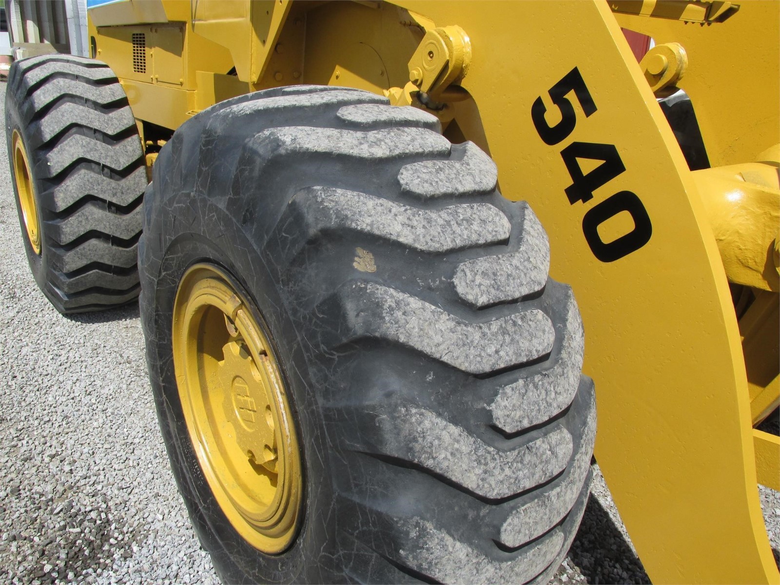 1983 DRESSER 540 WHEEL LOADER FULL CAB NICE BIG MACHINE RUNS AND WORKS GREAT