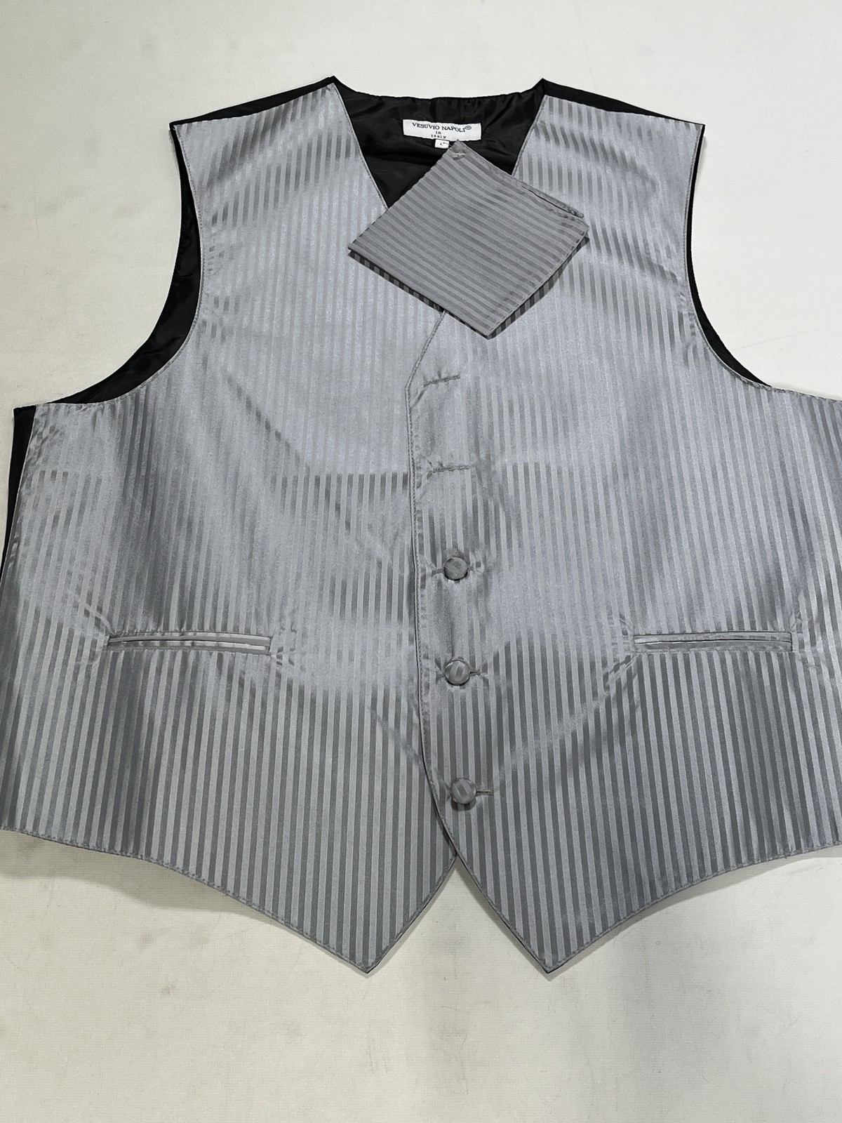 Mens Vesuvio Napoli Gray Striped Vest Matching Pocket Square Size L Large NWOT